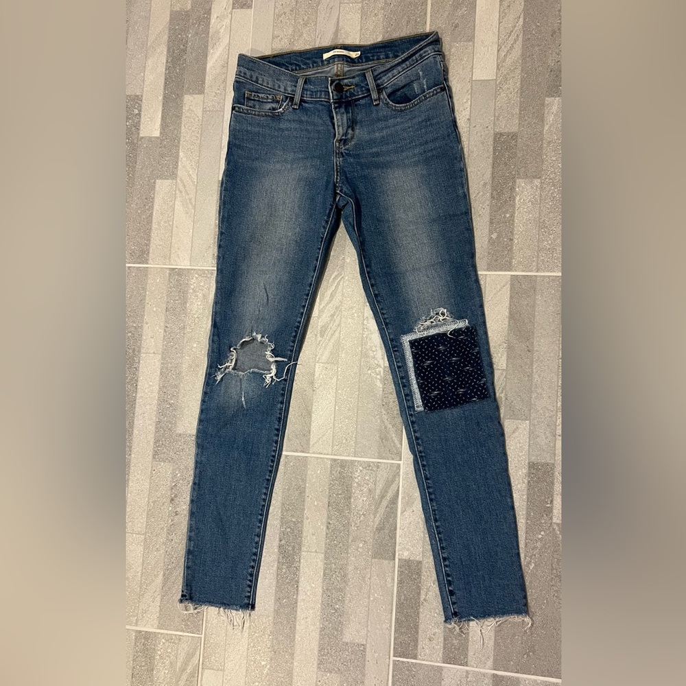 Levis jeans size 25